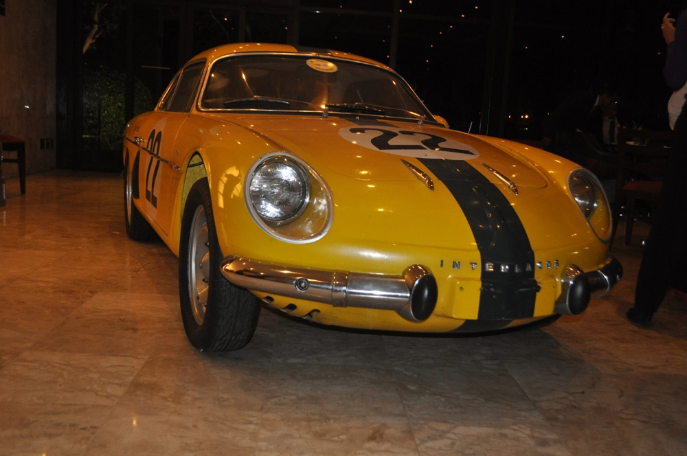 A Berlineta Interlagos Willys de Bird Clemente exposta no Hotel Transamérica, em 06 de novembro de 2014. Foto: Marcos Júnior/Portal TT