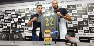Goleiro foi apresentado no Peixe. Foto: Eder Traskini/UOL Esporte