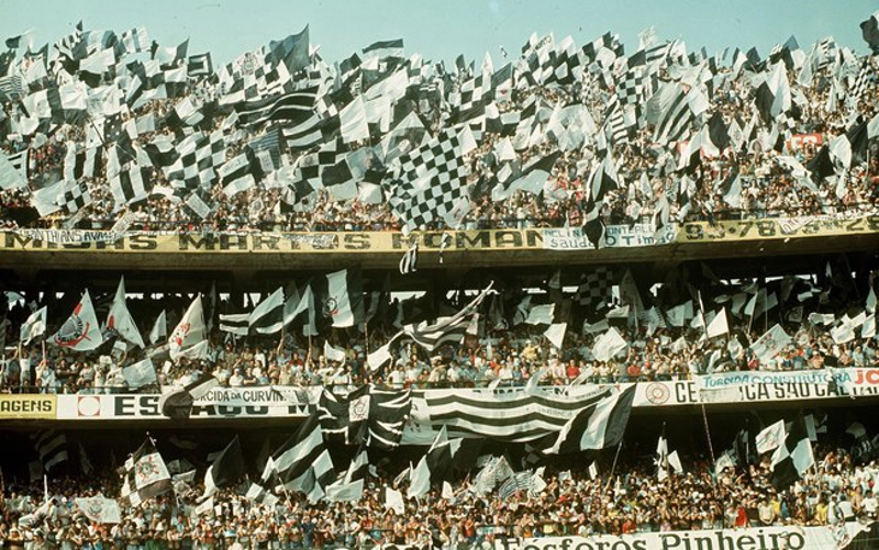 Em 9 de outubro de 1977, segundo jogo da finalíssima do Campeonato Paulista daquele ano, quando 146.082 pessoas viram a virada da Ponte Preta sobre o Corinthians por 2 a 1, ocasião que marcou o recorde de público do estádio para um jogo de futebol. Foto: Reprodução