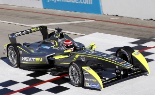 Piloto ganhou na mesma cidade do primeiro triunfo do seu pai na F1. Foto: Fórmula E/Divulgação