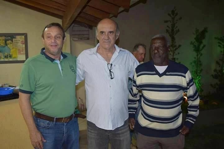 Em Garça-SP nos anos 2000. Antonio Rodolfo Devito, Waldir Peres e um amigo. Foto: arquivo pessoal de Antonio Rodolfo Devito 