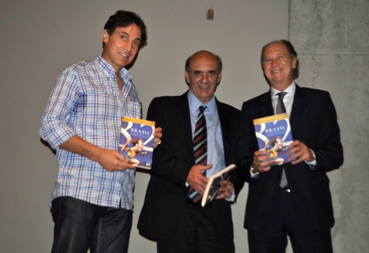 Oscar, Waldir Peres e Falcão em 13 de dezembro de 2012, no Museu do Futebol, no Pacaembu, dia em que Falcão lançou o livro  `Brasil - O Time que Perdeu a Copa e Conquistou o Mundo´. Foto: Marcos Júnior Micheletti/Portal TT