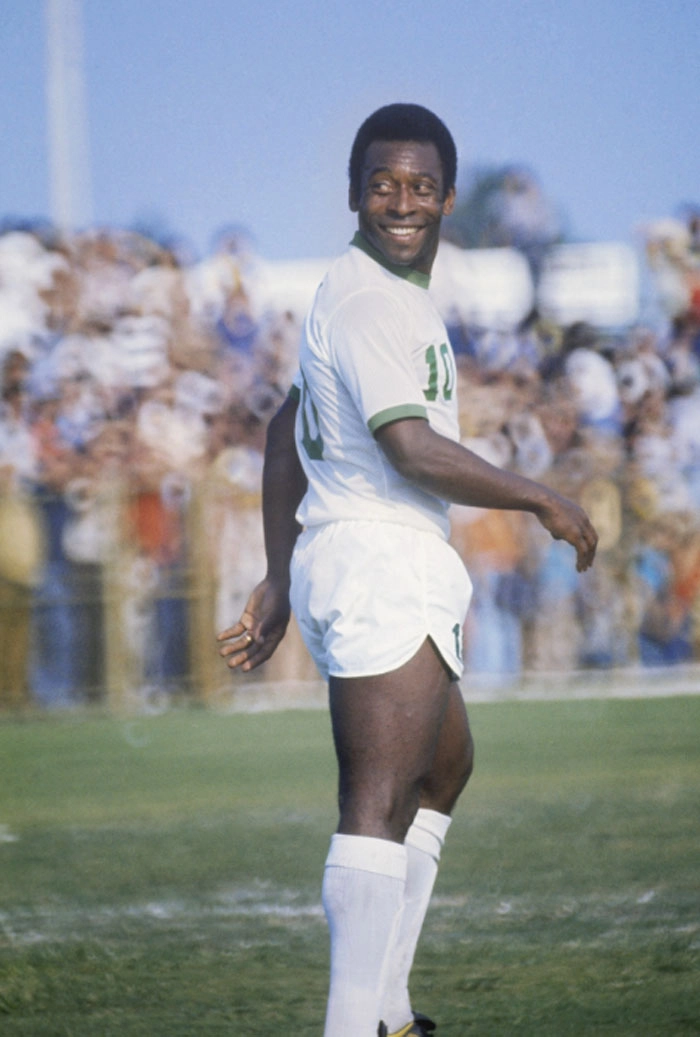 Com a camisa do Cosmos, em 1975, time dos Estados Unidos da América. Crédito da foto My Ear