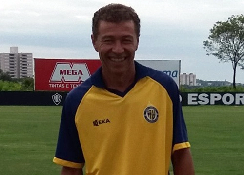 Gil Baiano - Ex-lateral do Bragantino e Palmeiras