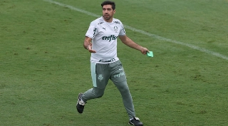 Abel Ferreira comanda a equipe alviverde na Venezuela nesta noite. Foto: Cesar Greco/Palmeiras