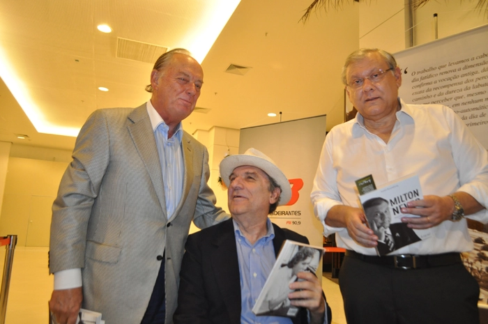 Marcos Arbaitman, Osmar Santos e Milton Neves na noite de autógrafos do jornalista em 11 de novembro de 2013, no Shopping Frei Caneca. Foto: Marcos Júnior/Portal TT