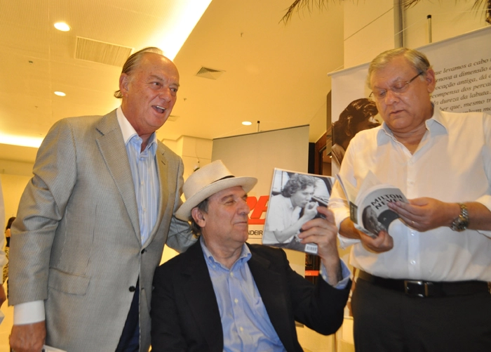 Marcos Arbaitman, Osmar Santos e Milton Neves na noite de autógrafos do jornalista em 11 de novembro de 2013, no Shopping Frei Caneca. Foto: Marcos Júnior/Portal TT