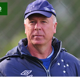 "Todo mundo aqui gosta de futebol bem jogado. E eu também”, diz o treinador da Raposa