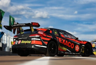 Em alusão aos 130 anos do Flamengo, piloto da Stock competirá com carro homenageando o Rubro-Negro