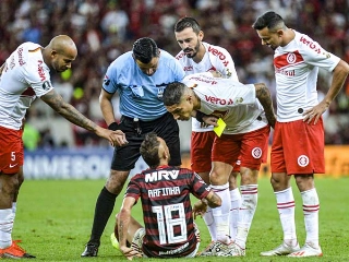 Chileno Roberto Tobar apitou vitória do Fla sobre o Inter nas quartas de final da Libertadores. Foto: Alexandre Vidal & Marcelo Cortes / Flamengo