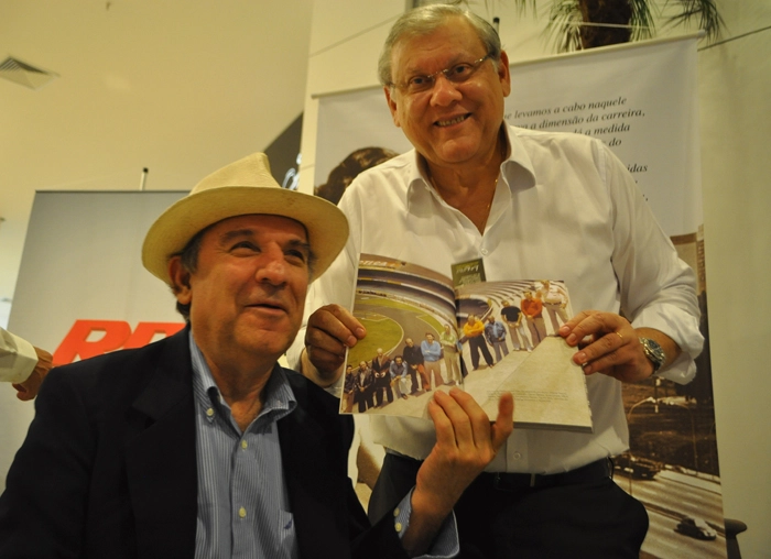 Osmar Santos e Milton Neves, em 11 de novembro de 2013, quando o apresentador do Terceiro Tempo lançou sua biografia. Foto: Marcos Júnior