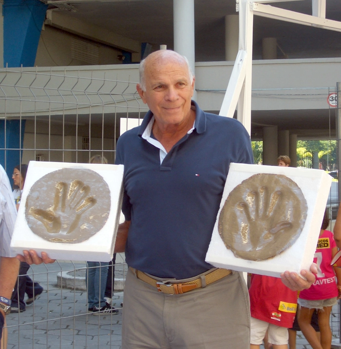 Na imagem, Amaury aparece recebendo homenagem no ano de 2009. Foto: Divulgação