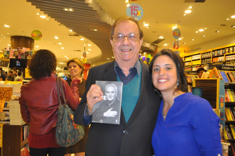 Salomão Ésper e sua sobrinha Camila Mattoso na noite de 30 de maio de 2016 na Livraria Saraiva do Shopping Pátio Paulista, quando foi lançado o livro `Tite´da jornalista Camila Mattoso. Foto: Marcos Júnior Micheletti/Portal TT