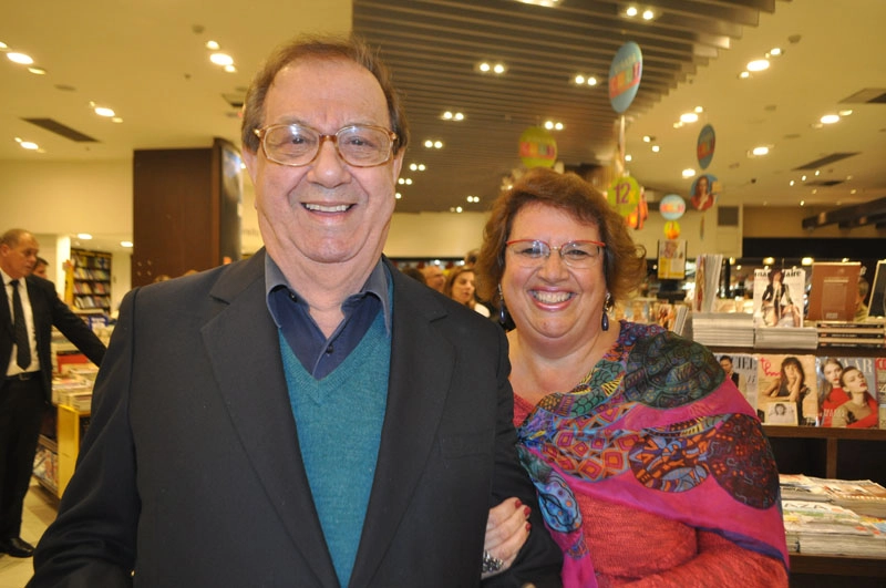 Salomão Ésper e sua filha Márcia na noite de 30 de maio de 2016 na Livraria Saraiva do Shopping Pátio Paulista, quando foi lançado o livro `Tite´da jornalista Camila Mattoso, sobrinha de Salomão Ésper. Foto: Marcos Júnior Micheletti/Portal TT