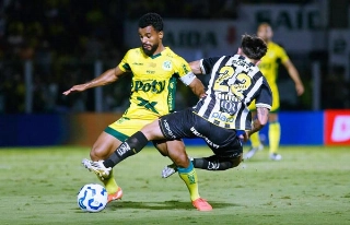 Tentando se manter fora do Z-4, Santos recebe o Mirassol; os times