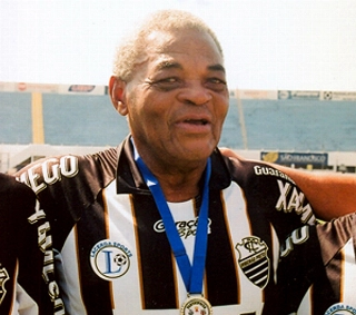 Saudade: H&aacute; quatro anos morria P&iacute;ter, grande marcador de Pel&eacute;