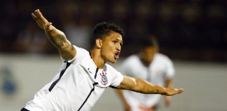 Corinthians estreia na Copinha com vitória fácil, mas fica em 2º no grupo