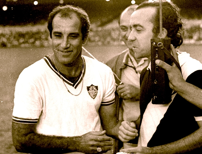 Na imagem, Gérson e Tostão concedem entrevista antes do clássico. Foto retirada do blog Tardes de Pacaembu