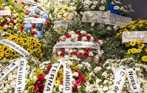 Coroas de flores em homenagem a Zagallo, no velório que foi realizado na sede da CBF, no Rio de Janeiro, em 7 de janeiro de 2024. Foto: Joilson Marconne / CBF