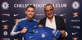Após anunciar novo técnico, Chelsea apresenta Jorginho, ex-Napoli