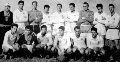 Seleção da FUPE, no início da década de 1960. Mathias é o terceiro em pé, da esquerda para a direita.