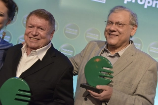 Milton Neves, ao lado de Boni em 2016, foi homenageado no 7º Fórum de Marketing Empresarial