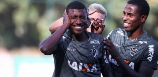 Aos 20 anos, lateral direito foi um dos destaques do Galo em 2018. Foto: Bruno Cantini/Divulgação/Atlético-MG/Via UOL