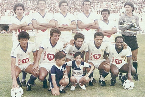 Em pé, da esquerda para a direita: China, Marcão, Eli, Luis Florêncio, Merica e Nelson. Agachados: Bendelack, Carlos Alberto Garcia, Hidalgo, Dario e Edu. Foto enviada por Gilvannewton Souza