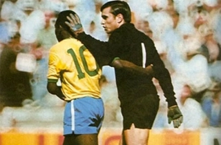 Saudade: Mazurkiewicz, que levou o drible m&aacute;gico de Pel&eacute;, completaria 81 anos