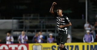 Jô “matou” o Palmeiras no Paulistão