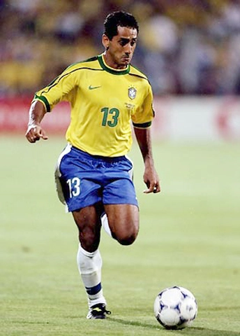 Com a camisa da Seleção Brasileira. Foto: iG