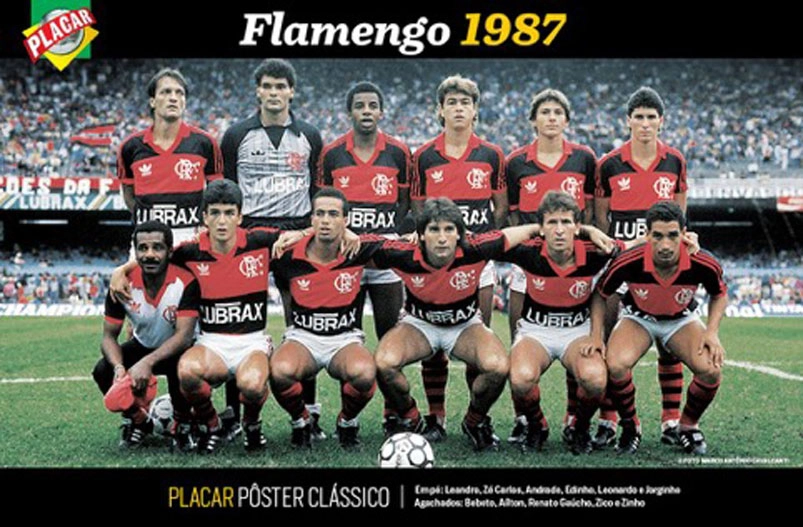 O Flamengo em 1987, no Maracanã. Em pé, da esquerda para a direita: Leandro, Zé Carlos, Andrade, Edinho, Leonardo e Jorginho. Agachados: após o massagista, Bebeto, Ailton, Renato Gaúcho, Zico e Zinho. Foto: Revista Placar   