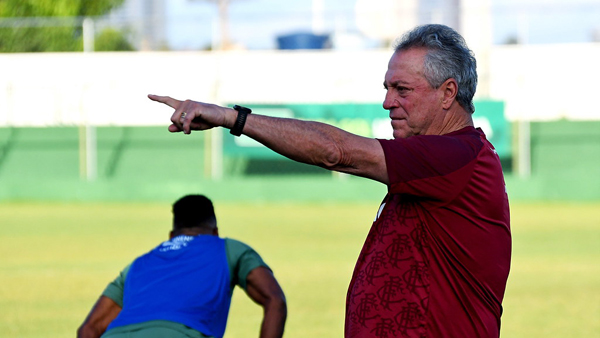 Abel Braga durante treino do Tricolor no CT Carlos Castilho. Foto: Divulgação/Fluminense