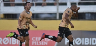 Uruguaio fez dois gols contra o Bragantino. Foto: Divulgação/Santos FC