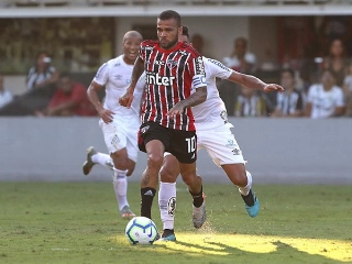 Camisa 10 marcou o gol de empate do tricolor contra o Santos. Foto: Rubens Chiri / saopaulofc.net