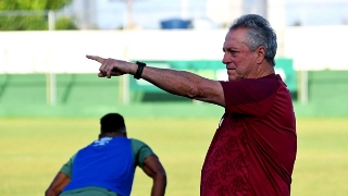 Abel Braga durante treino do Tricolor no CT Carlos Castilho. Foto: Divulgação/Fluminense