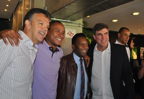 Gilmar Rinaldi, Paulo Sérgio, Pelé, Zetti e, mais atrás, Cafu, no almoço dos campeões mundiais de futebol em 25 de abril de 2013, no Espaço Unyco, no Estádio do Morumbi. Foto: Marcos Júnior/Portal TT