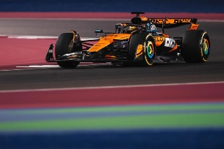 Australiano partiu da pole e venceu de ponta a ponta em Lusail. Foto: McLarenF1