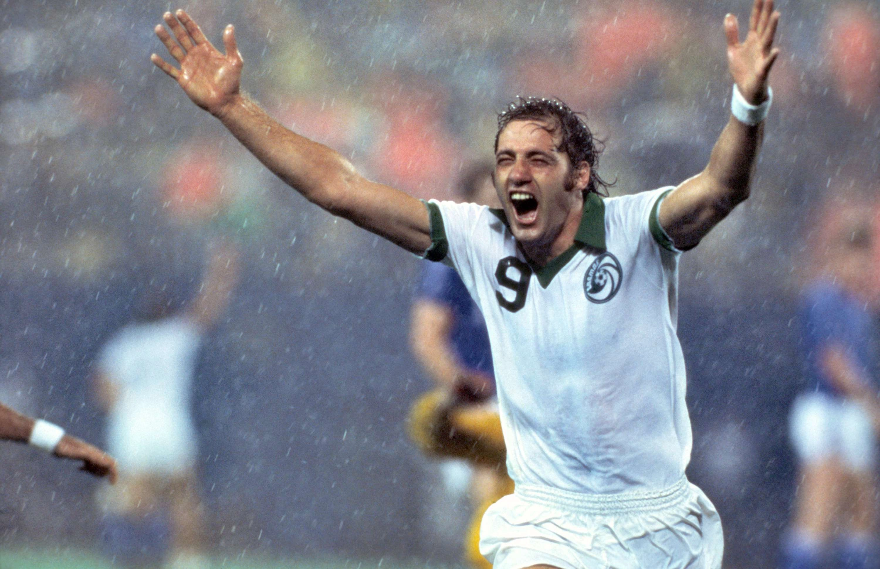 Emocionado, Chinaglia comemora gol pelo New York Cosmos. Foto: Reprodu&ccedil;&atilde;o