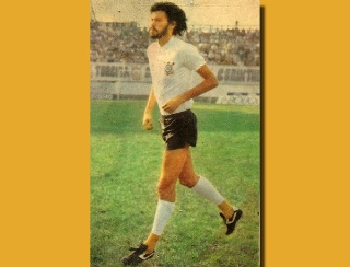 As tornozeleiras amarelas do Sócrates