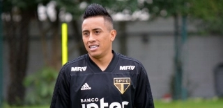 Cueva recebe liberação do SP e viaja para fechar transferência na Rússia