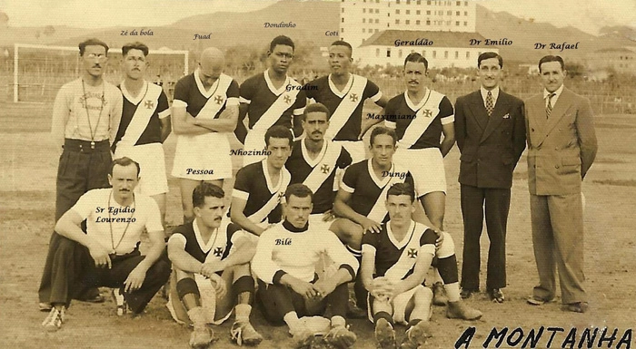 Esta é a equipe do Vasco de São Lourenço-MG. O pai de Pelé, Dondinho, em pé, é o mais alto dos jogadores. Foto enviada por Lélio Teixeira 