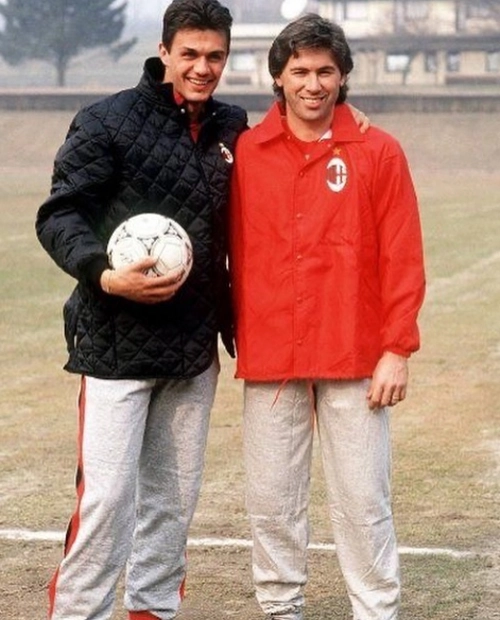 Paolo Maldini e Carlo Ancelotti na década de 1990. Foto: Divulgação