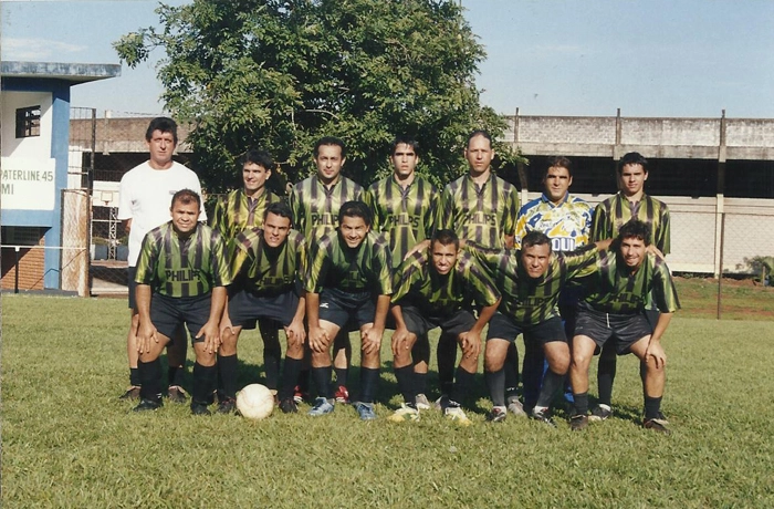 Uma das equipes do Poliesportivo do Comercial Futebol Clube. Em pé, da esquerda para a direita: Gilberto, Ivair, Márcio, Serginho, Pé Gelado, Serjão e Mai Mai. Agachados: Cícero, Marcelo, Tassinari, Lucas, Elídio e Douglas. A foto foi tirada e enviada por Tomires