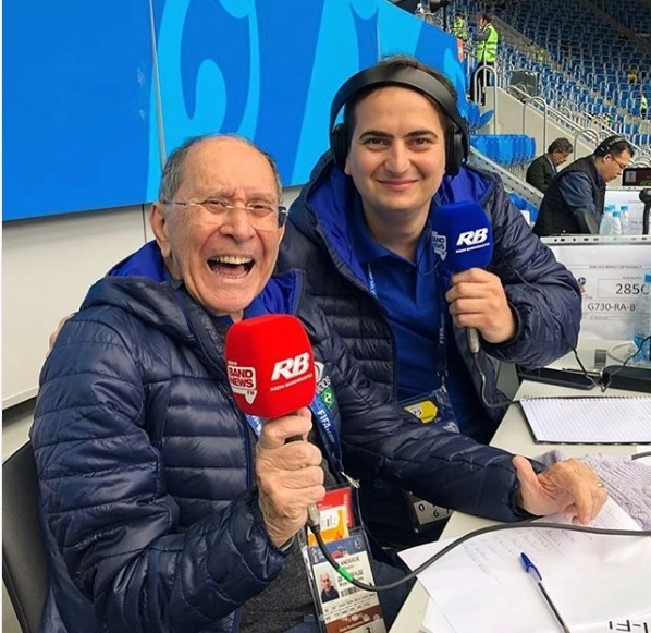 José Silvério e o repórter João Paulo Cappellanes na cobertura da Copa da Rússia, em 2018. (Foto: Reprodução - Instagram @radiobandeirantes)