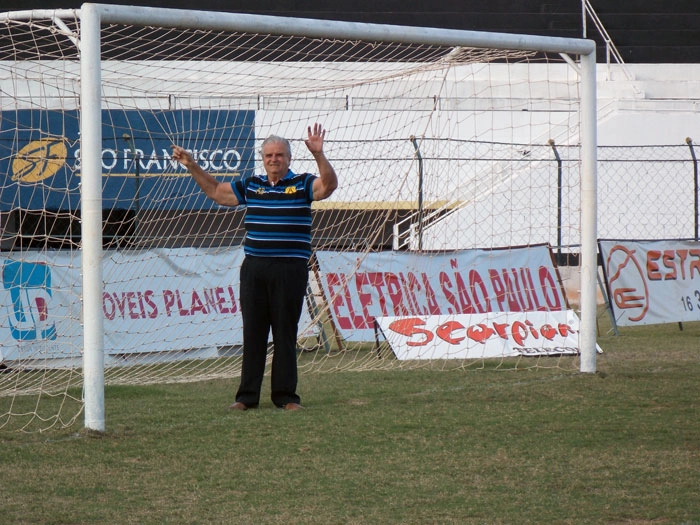 O ex-goleiro Tomires, em seu 