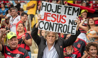 Sósia de Jorge Jesus é presença constante em jogos no Maraca. Foto: Paula Reis/Flamengo