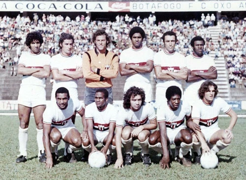 Em p&eacute;, da esquerda para a direita: Triel, J&uacute;lio Amaral, Adalberto, Poli, Manoel e Roberto (Ex-Santos). Agachados: Gerald&atilde;o, Maritaca, Alexandre Bueno, Jorge Demolidor e Luis Carlos