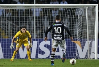 Diego Souza x C&aacute;ssio pela Libertadores e 2012. Foto: Reprodu&ccedil;&atilde;o