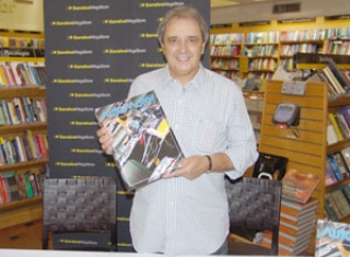 Pilotos, ex-pilotos, jornalistas, familiares, amigos e fãs estiveram presentes 